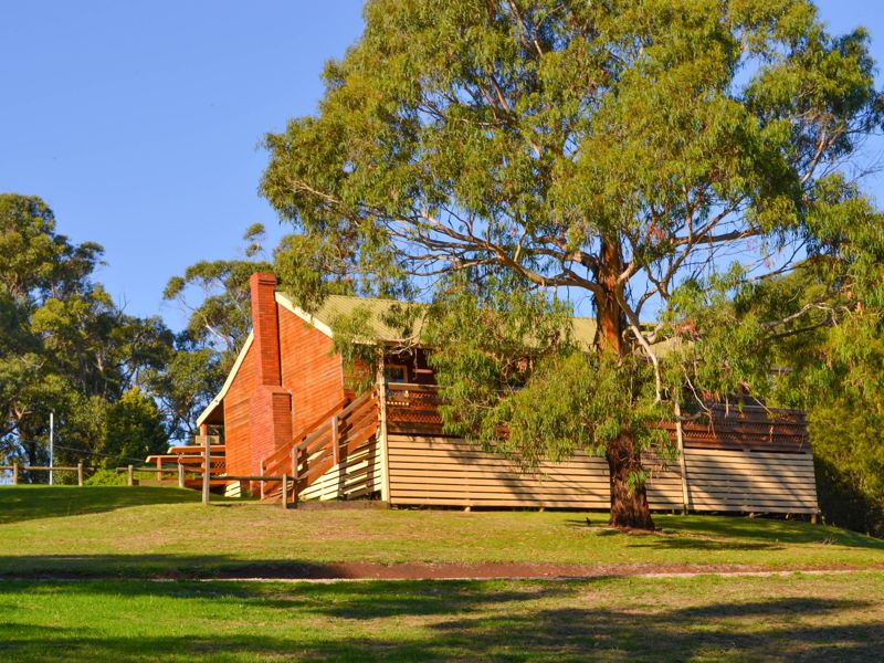 Stay On The Mornington Peninsula | Iluka Retreat | Bayplay | Group Lodges | Group Retreat | Group Accommodation | Glamping | Glamping Holiday | Rent A Tent | Private Setting | Corporate Retreat | School Camps | Mornington Peninsula